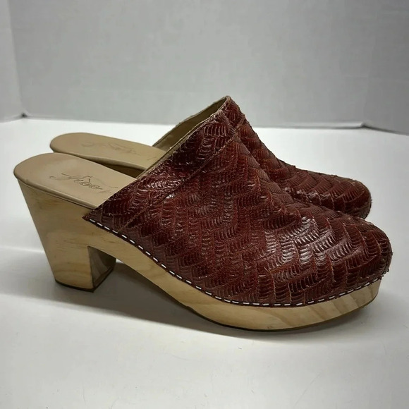 Free People Hillary Clog Leather Wooden Heeled Mule Shoes High Heels Size 40 10 - Picture 3 of 12